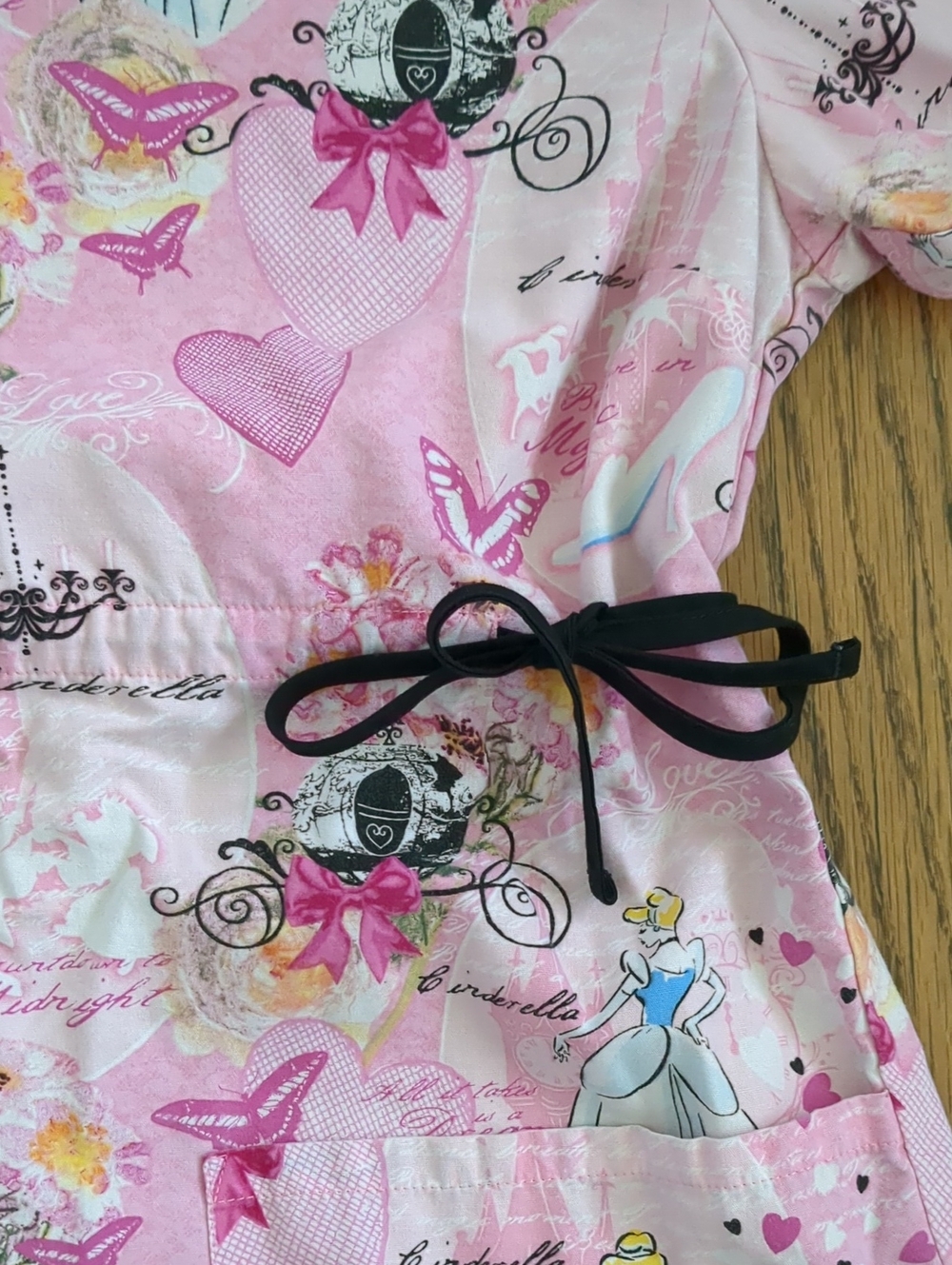 Disney Pink Cinderella Cotton Scrub Top, Size Medium - Picture 4 of 8